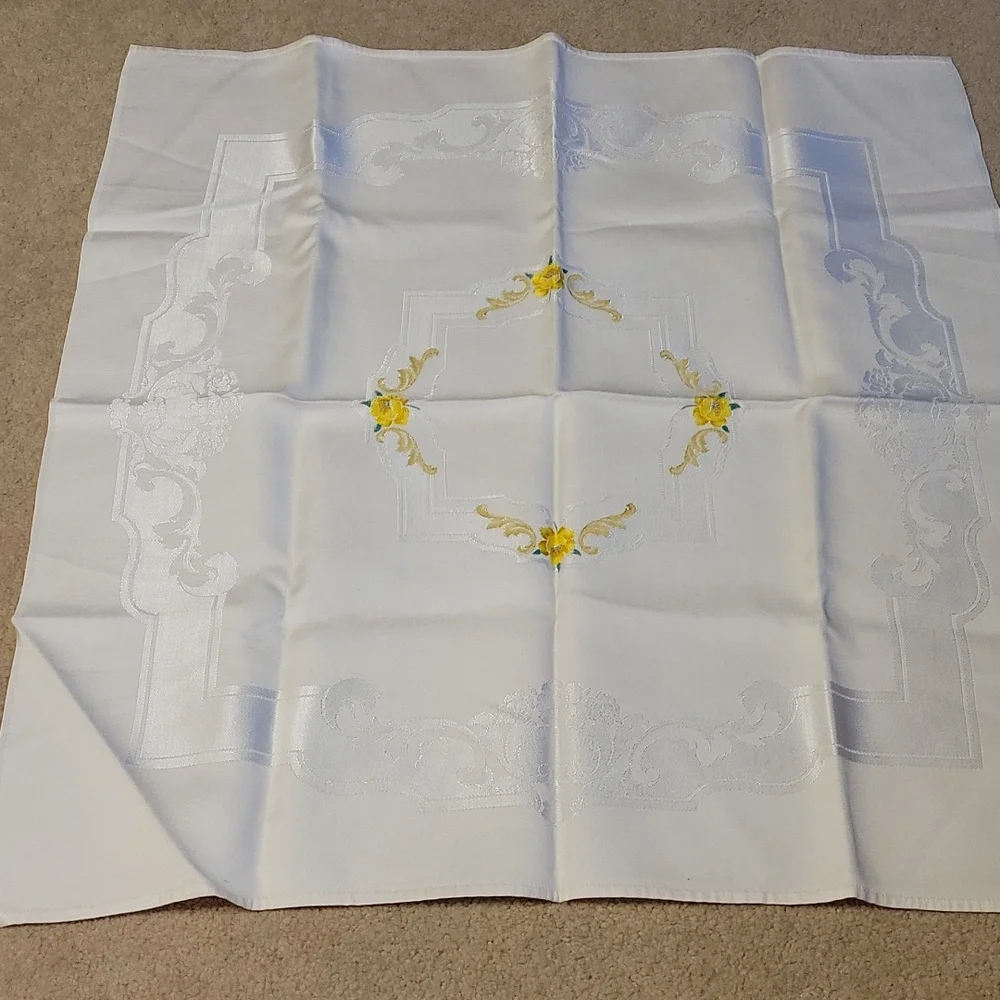 Set of 2 Vintage Dinner Cloth Napkins 22x22 Cream with Yellow Flowers Damask